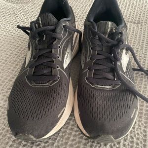 Brooks Adrenaline 21 black good condition size 9